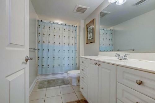 1010 Ocean Palms 201