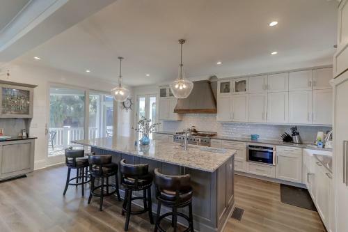 3 46th Avenue