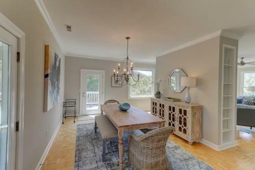 8 44th Avenue