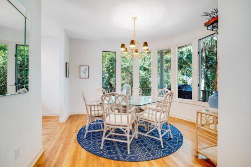 7 Governors Drive