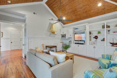 1 Palm Court