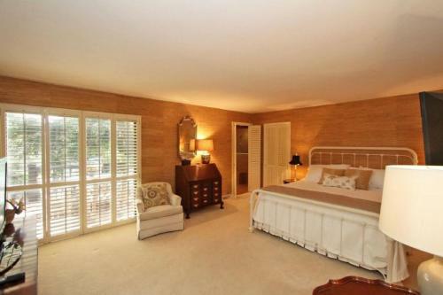 7 Edgewater Ally