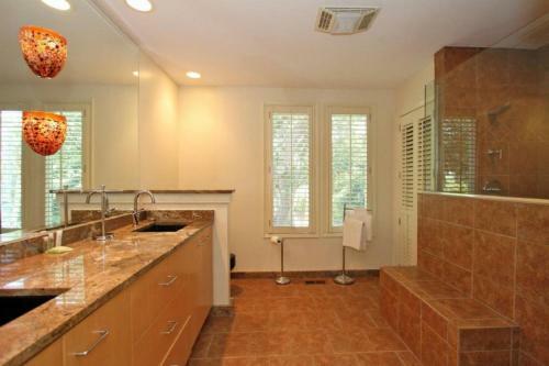 7 Edgewater Ally