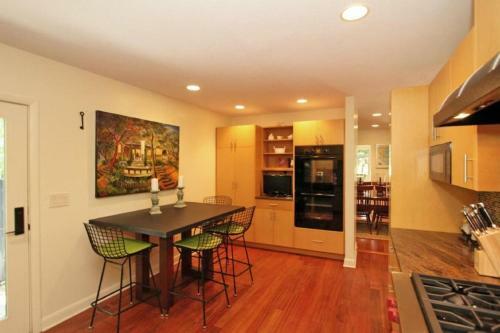 7 Edgewater Ally