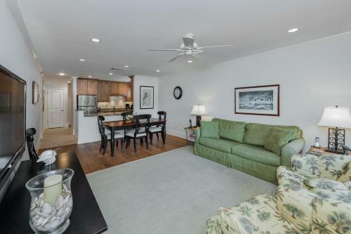 Villa 1380 Fairway Oaks