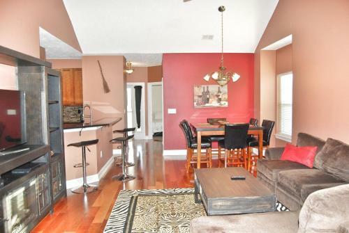Apartamento 6000 Windsor Green Way 301 Condo