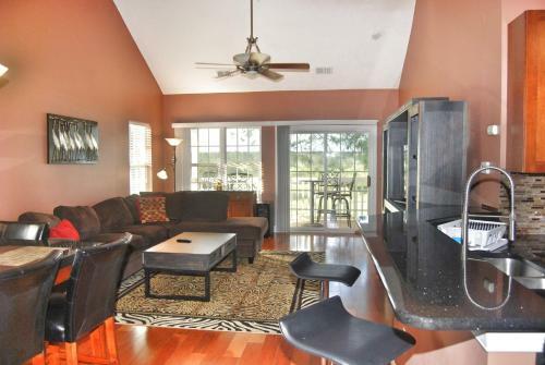 Apartamento 6000 Windsor Green Way 301 Condo