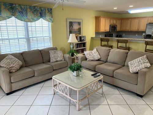Beach Hutt Home