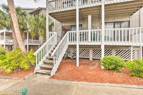 Apartamento Luxe Island Condo With Deck Play, Swim And Relax!