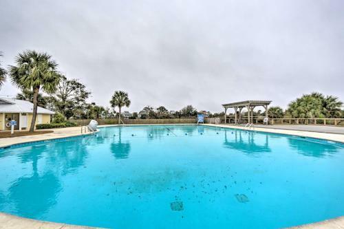 Apartamento Luxe Island Condo With Deck Play, Swim And Relax!
