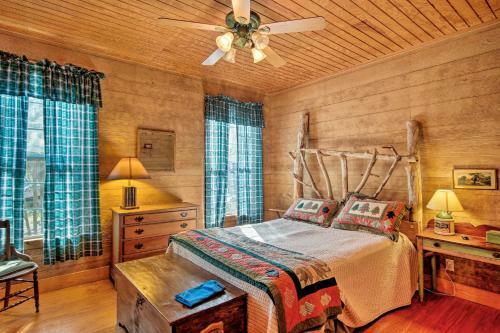 Charming Waterfront Ridgeway Cabin With Dock!