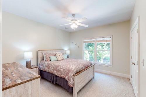 3074 Baywood
