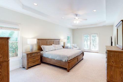 3074 Baywood