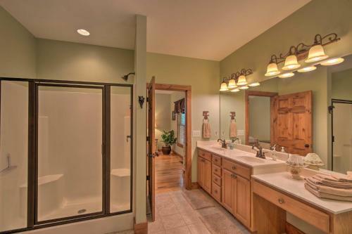 Spacious Family Retreat Steps To Lake Keowee