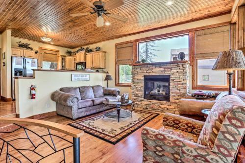 Cabin With Deck And Hot Tub, Half Mile To Terry Peak!