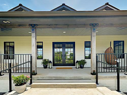 New Listing! Stunning Ranch Home On 10-acre Farm Home