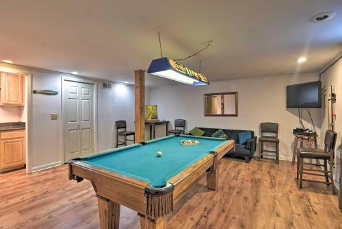 Updated Elizabethton House With Deck On Watauga River