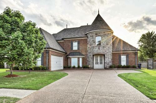 Lavish Cordova House With Pool Table And Media Room!