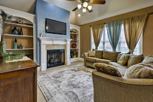 Lavish Cordova House With Pool Table And Media Room!