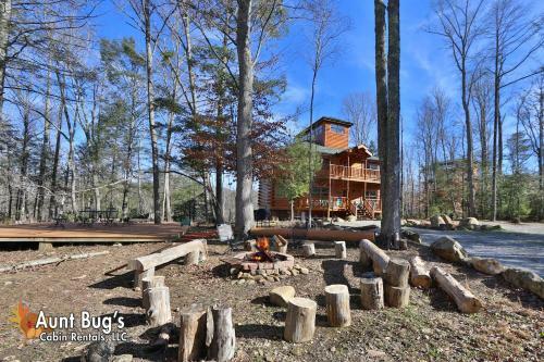 Swimmin With Bears #375 By Aunt Bug's Cabin Rentals