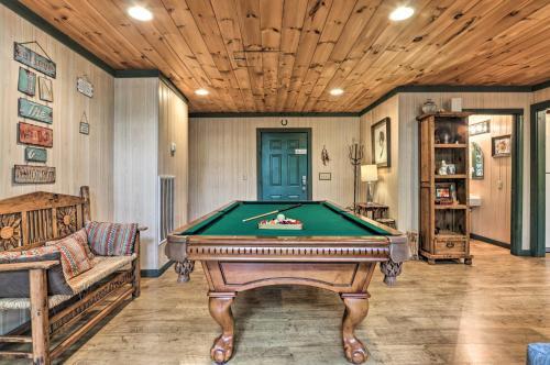 Quaint Home With Pool Access - 3 Miles To Downtown!