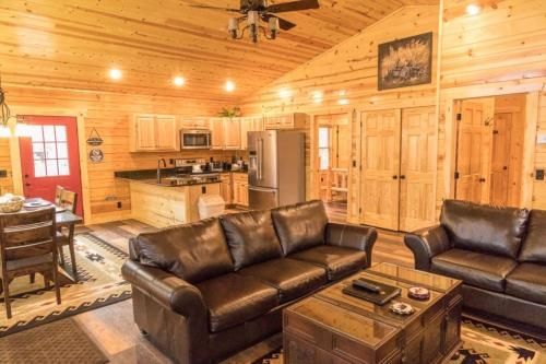 New Two Bedroom Cabin-now Available To Book! Home