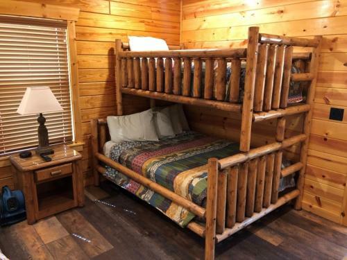 New Two Bedroom Cabin-now Available To Book! Home