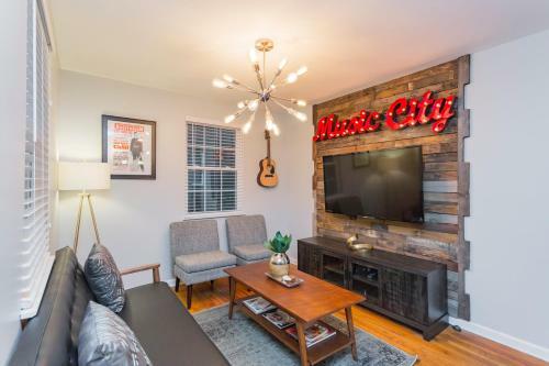 Quaint Music City Bungalow Retreat