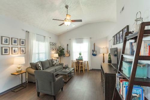 Fun Buena Vista Heights Home Close To Downtown