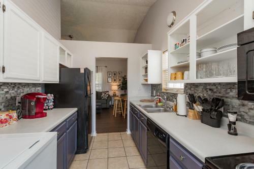 Fun Buena Vista Heights Home Close To Downtown