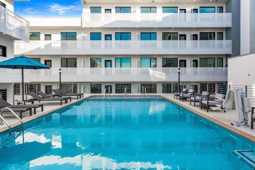 Apartamento Illume - 2 Ultramodern Suites - Courtyard Pool Condo