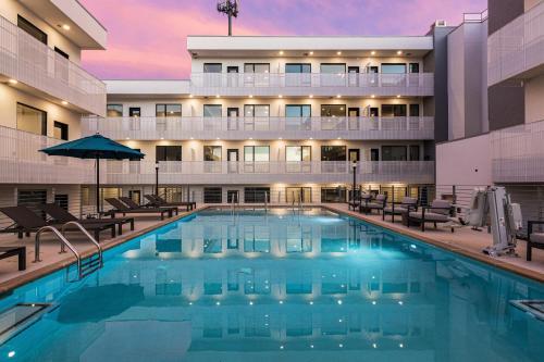 Apartamento Illume - Plush Green Community - Pool-view Balcony Condo
