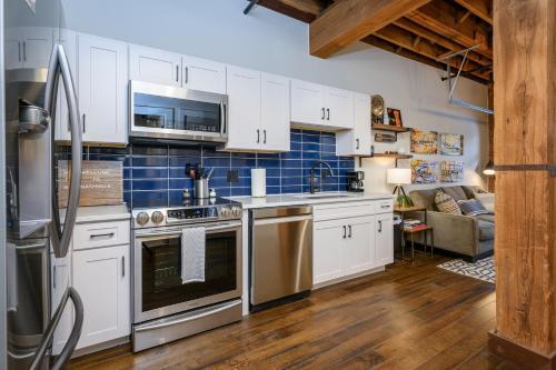 Apartamento New Listing! Chic Condo With Pool & Rooftop Deck Condo