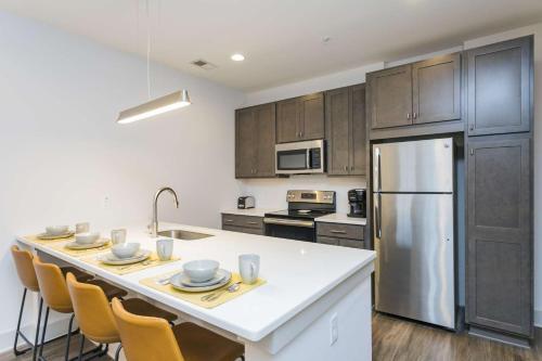 Artsy Inglewood Condo