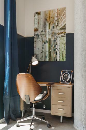 Mid Century Modern Downtown Condo 30+ Night Min