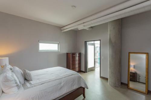 New! Modern And Spacious Nashville Corporate Condo