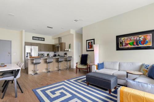Apartamento Illume - Resort-style Haven - Spacious Balcony Condo