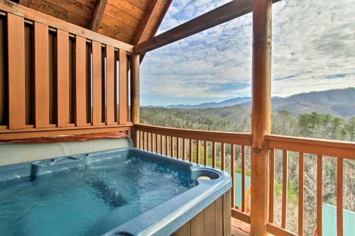 Smoky Mountains Cabin With Hot Tubs And Views!