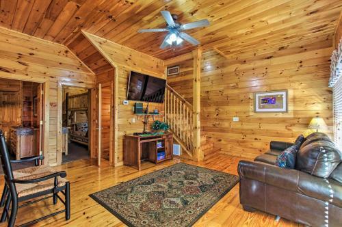 Smoky Mountains Cabin With Hot Tubs And Views!