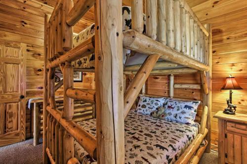 Smoky Mountains Cabin With Hot Tubs And Views!