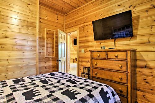 Modern-yet-rustic Pigeon Forge Cabin With Pool Access