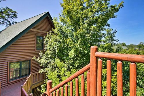 Modern-yet-rustic Pigeon Forge Cabin With Pool Access