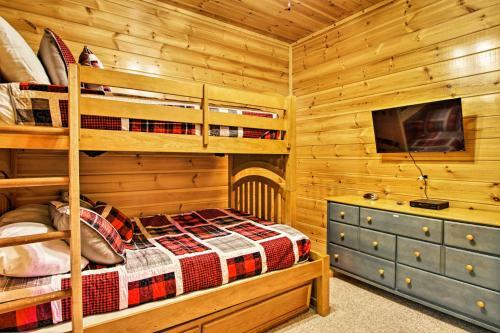 Modern-yet-rustic Pigeon Forge Cabin With Pool Access