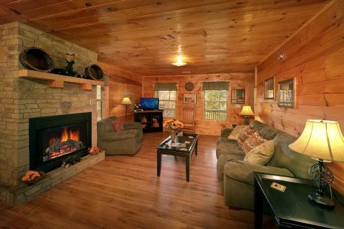 Private Paradise #2810 By Aunt Bug's Cabin Rentals