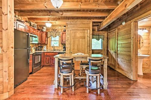 2,100 Sq Ft Mtn Retreat Hot Tub, Bbq And Deck!