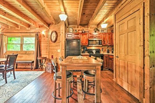 2,100 Sq Ft Mtn Retreat Hot Tub, Bbq And Deck!