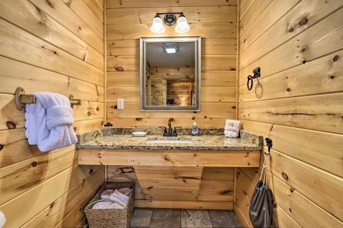 Luxe Cabin With Hot Tub, Theater, Pool Table, Arcade