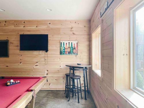 Mountain Splash -heated Indoor Pool, Hot Tub, Arcade Game Room
