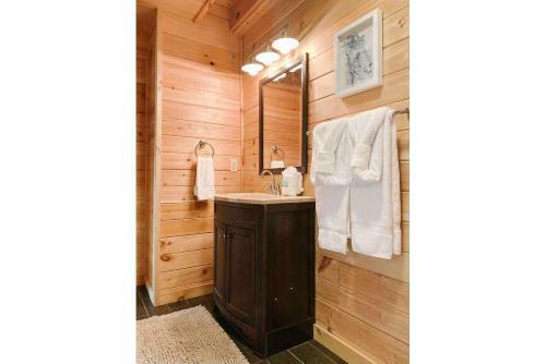 Mountain Splash -heated Indoor Pool, Hot Tub, Arcade Game Room