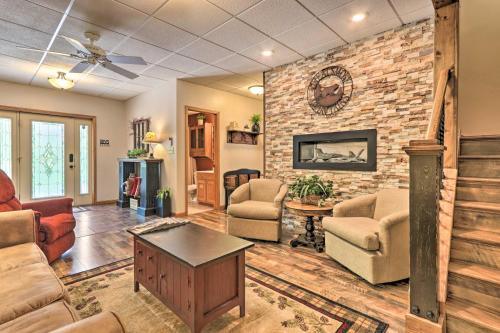 Mtn Escape Hot Tub, Game Room, Bbq And More!